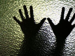 Hindistanda bir qrup kişi 13 yaşlı qıza iki gün ərzində təcavüz edib Hindistanda bir qrup kişi 13 yaşlı qıza iki gün ərzində təcavüz edib