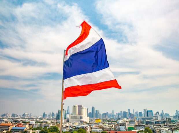 Taylandda bir cütlük şəlalə yaxınlığında etdiyi hərəkətə görə həbs olundu. Taylandda bir cütlük şəlalə yaxınlığında etdiyi hərəkətə görə həbs olundu.