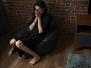 Almaniyada miqrant ukraynalı qadına oğlu qonşu otaqda yatarkən cinsi təcavüz edib Almaniyada miqrant ukraynalı qadına oğlu qonşu otaqda yatarkən cinsi təcavüz edib