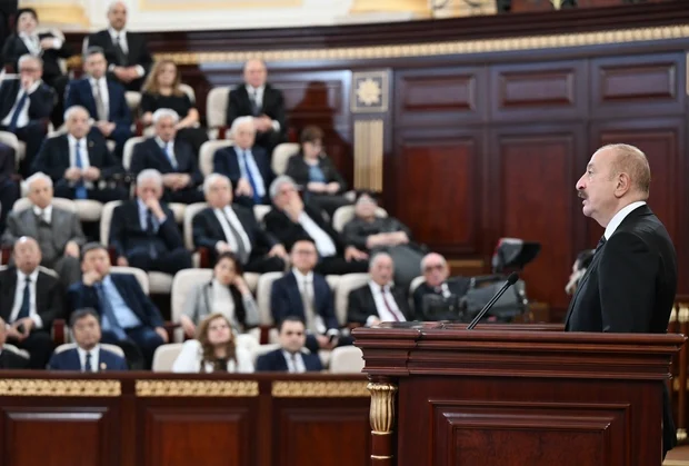 Prezident İlham Əliyev AMEA-nın 80 illik yubileyində çıxış etdi