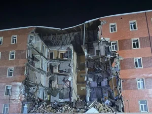 Goranboyda 5 mərtəbəli yaşayış binasının bir bloku tamamilə çökdü Goranboyda 5 mərtəbəli yaşayış binasının bir bloku tamamilə çökdü