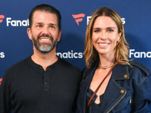 Trampın oğlu nişanlandığını elan edib Trampın oğlu nişanlandığını elan edib