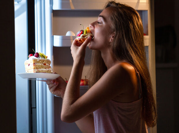 Alim yeməkdən sonra niyə həmişə desert üçün yer olduğunu izah etdi Alim yeməkdən sonra niyə həmişə desert üçün yer olduğunu izah etdi