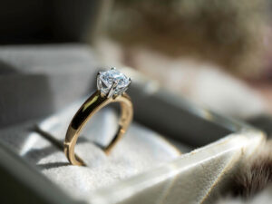 Qadın ikinci ər tapıb və bir ildən artıqdır ki, hər gün gizlicə ona baş çəkib