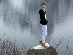 Con Travoltanın oğlu Elvis Preslinin nəvəsi ola bilər