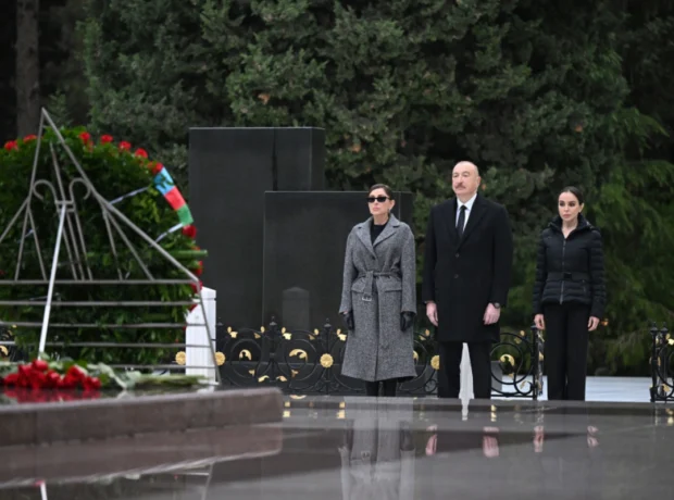 Prezident xanımı və qızı ilə Heydər Əliyevin məzarını ziyarət ediblər Prezident xanımı və qızı ilə Heydər Əliyevin məzarını ziyarət ediblər