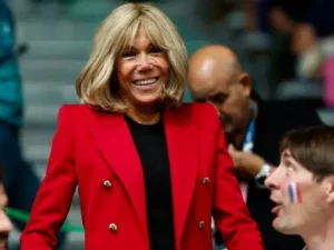 Bricit Makron feministləri söyən videoya düşüb Bricit Makron feministləri söyən videoya düşüb