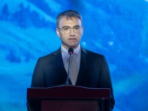 Zakir İbrahimov “Nadir incilər – ipəklə gümüşün harmoniyası” adlı təqdimat mərasimində çıxış edib