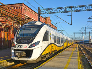 Polşada fişəngləri dəmir yolunu kəsən şəxs saxlanılıb Polşada fişəngləri dəmir yolunu kəsən şəxs saxlanılıb