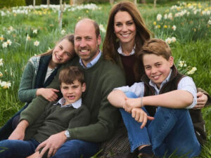 Kate Middleton və Şahzadə Uilyam ailəvi Milad kartını təqdim etdilər Kate Middleton və Şahzadə Uilyam ailəvi Milad kartını təqdim etdilər