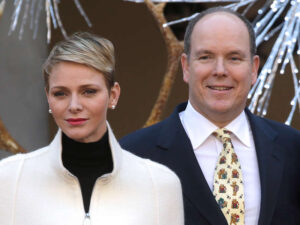 Monako şahzadəsi, əri və uşaqları ilə birlikdə Milad kəndi açdılar Monako şahzadəsi, əri və uşaqları ilə birlikdə Milad kəndi açdılar