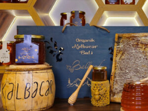 Kəlbəcər balı artıq Bakıda – yeni “Balland” açıldı