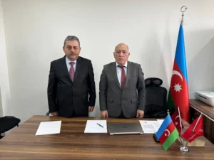 Pənah Hüseyn partiya sədrliyindən istefa verdi Pənah Hüseyn partiya sədrliyindən istefa verdi