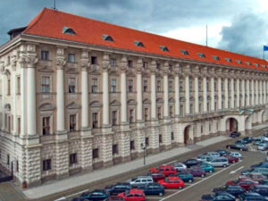 Çexiya Xarici İşlər Nazirliyinin rəhbəri Ukrayna səfiri ilə Ukrayna Silahlı Qüvvələrinin maliyyələşdirilməsi ilə bağlı münaqişəni müzakirə edib