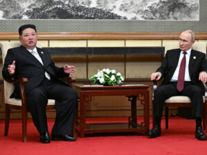 Kim Çen In “ən əziz dostu” Putinin məktubuna cavab verib