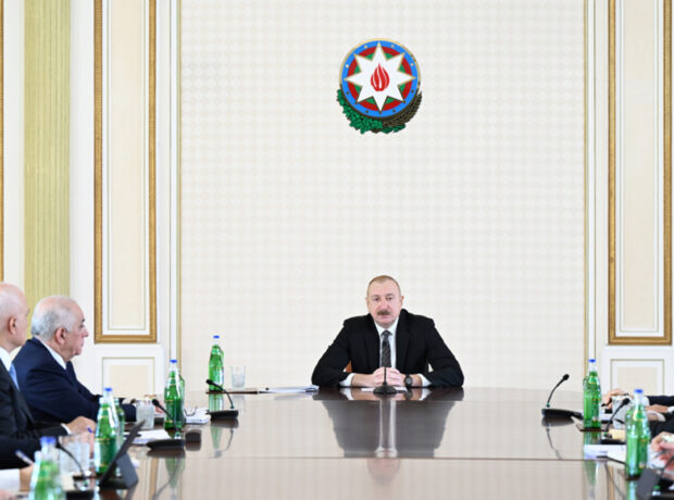 Prezident müşavirədə çıxış etdi