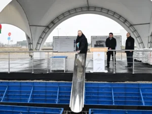 İlham Əliyev Sumqayıt Sənaye Parkında polipropilen və laminatlı kisə istehsalı müəssisəsinin təməlini qoyub