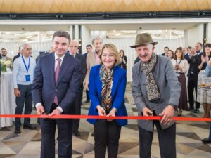 REZA-nın “Yüksələn işıq” fotosərgisi Heydər Əliyev Beynəlxalq Aeroportunda təqdim olunub – Fotolar REZA-nın “Yüksələn işıq” fotosərgisi Heydər Əliyev Beynəlxalq Aeroportunda təqdim olunub – Fotolar