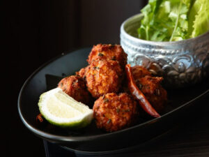 Həkim bildirib ki, ədviyyatlı və isti yeməklər qida borusu xərçənginə səbəb ola bilər