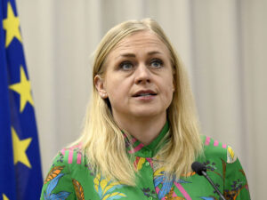 Finlandiyanın xarici işlər naziri Ukraynaya diqqətin azalmasından şikayətləndi