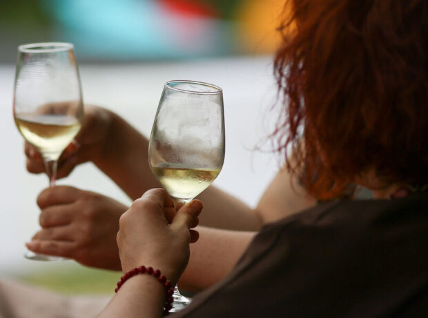 Bir həkim yuxusuzluqla spirtli içki ilə mübarizə aparmağın təhlükələrini müəyyən edib Bir həkim yuxusuzluqla spirtli içki ilə mübarizə aparmağın təhlükələrini müəyyən edib