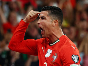 Ronaldo dəhşətli zədə alan xizəkçiyə can sağlığı arzulayıb Ronaldo dəhşətli zədə alan xizəkçiyə can sağlığı arzulayıb