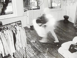 ABŞ-da model bir butikdən 1 milyon dollarlıq qarət edib ABŞ-da model bir butikdən 1 milyon dollarlıq qarət edib