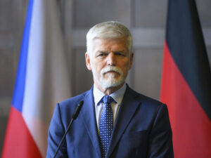 Çexiya prezidenti Ukraynaya təhvil verilən iri çaplı sursatların həcmini açıqladı Çexiya prezidenti Ukraynaya təhvil verilən iri çaplı sursatların həcmini açıqladı