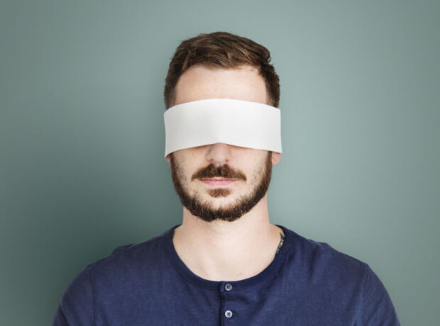 Alimlər tamamilə kor olan bir kişinin görmə qabiliyyətini qismən bərpa ediblər Alimlər tamamilə kor olan bir kişinin görmə qabiliyyətini qismən bərpa ediblər