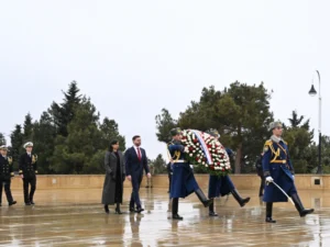 ABŞ vitse-prezidenti və həyat yoldaşı Şəhidlər xiyabanını ziyarət ediblər