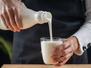 Həkim kefirdən kimin risk altında ola biləcəyini izah etdi