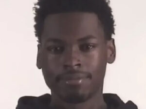 Tələbə qızartmasını paylaşmaqdan imtina etdiyi üçün dostunun başına atəş açıb