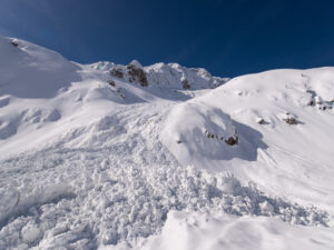 iPhone-un peyk bağlantısı qar uçqunu altında qalan xizəkçiləri xilas etdi iPhone-un peyk bağlantısı qar uçqunu altında qalan xizəkçiləri xilas etdi