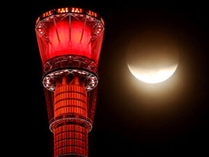 Tokionun “Skytree” qülləsində liftin sıradan çıxması xaosa səbəb olub