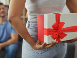 “Corablar və Lalələr”: Ruslar Cinsiyyətin Tanınması Günləri üçün Ən Pis Hədiyyələri Siyahıya Aldılar “Corablar və Lalələr”: Ruslar Cinsiyyətin Tanınması Günləri üçün Ən Pis Hədiyyələri Siyahıya Aldılar