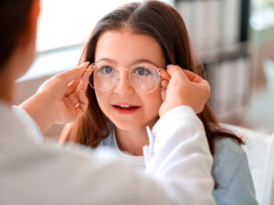 Alimlər miopiya “epidemiyasının” əsl səbəbini aşkar ediblər