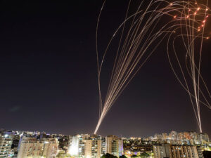 Təl-Əvivdə dəmir yolu stansiyası atəş nəticəsində zərər görüb