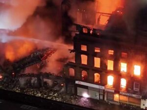 Şotlandiyada dəmir yolu stansiyasının binası çöküb Şotlandiyada dəmir yolu stansiyasının binası çöküb