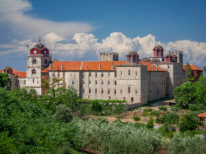 Yunanıstanda baş verən zəlzələ Afon dağındakı monastırlara ziyan vurub