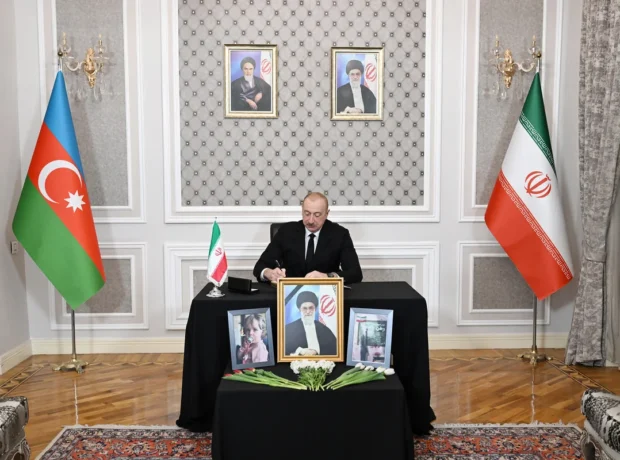 İlham Əliyev İranın ölkəmizdəki səfirliyində olub, başsağlığı verib İlham Əliyev İranın ölkəmizdəki səfirliyində olub, başsağlığı verib