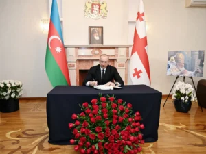 İlham Əliyev Gürcüstanın Azərbaycandakı səfirliyində olub, başsağlığı verib İlham Əliyev Gürcüstanın Azərbaycandakı səfirliyində olub, başsağlığı verib