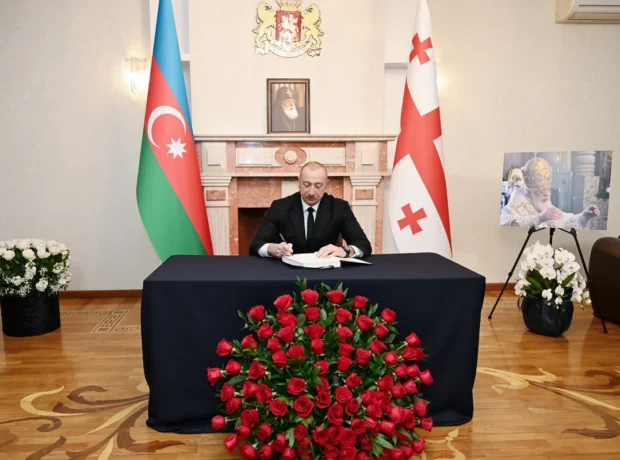 İlham Əliyev Gürcüstanın Azərbaycandakı səfirliyində olub, başsağlığı verib