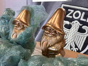 Almaniyada bağ qnomlarında gizlədilmiş bir milyon avro dəyərində narkotik tapılıb Almaniyada bağ qnomlarında gizlədilmiş bir milyon avro dəyərində narkotik tapılıb