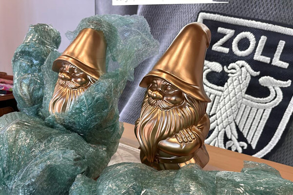 Almaniyada bağ qnomlarında gizlədilmiş bir milyon avro dəyərində narkotik tapılıb Almaniyada bağ qnomlarında gizlədilmiş bir milyon avro dəyərində narkotik tapılıb