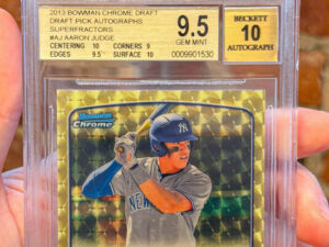 ABŞ-da hələ də oynayan məşhur beysbolçunun kartı rekord məbləğə satılıb