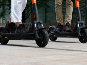 Həkim insanların elektrikli skuter sürməsinə mane olan xəstəlikləri sadaladı
