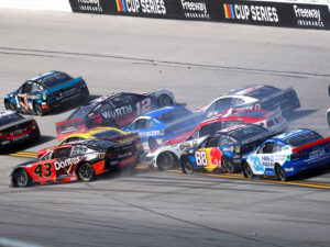 ABŞ-da keçirilən NASCAR yarışında dəhşətli qəza baş verib