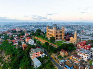 Madaqaskar qanunsuz hərəkətlərinə görə Aİ səfirliyinin bir əməkdaşını ölkədən çıxarmaq qərarına gəlib