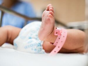 Azərbaycanda analarının soyadını götürən uşaqların sayı açıqlandı