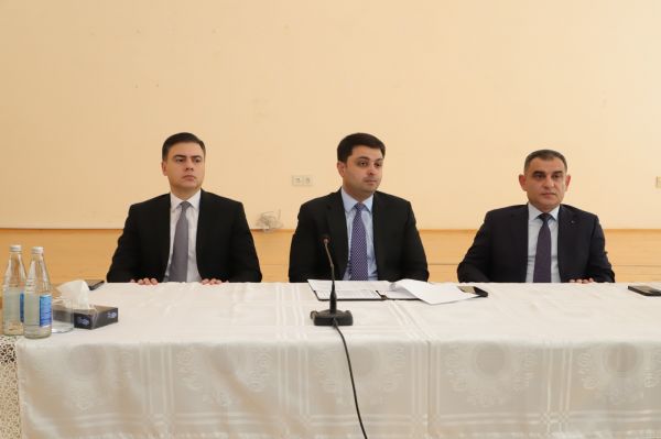 Neftçalanın icra başçısı Xıllı qəsəbəsinin sakinləri ilə görüşüb Neftçalanın icra başçısı Xıllı qəsəbəsinin sakinləri ilə görüşüb